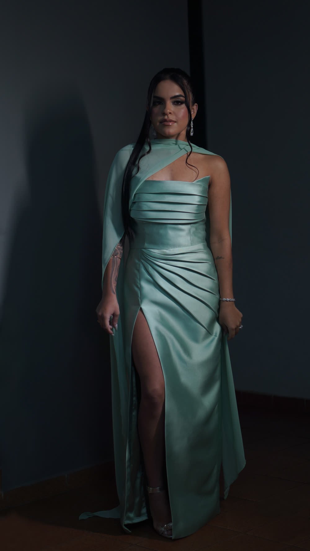 Vestido de madrinha verde menta, corpo inteiro